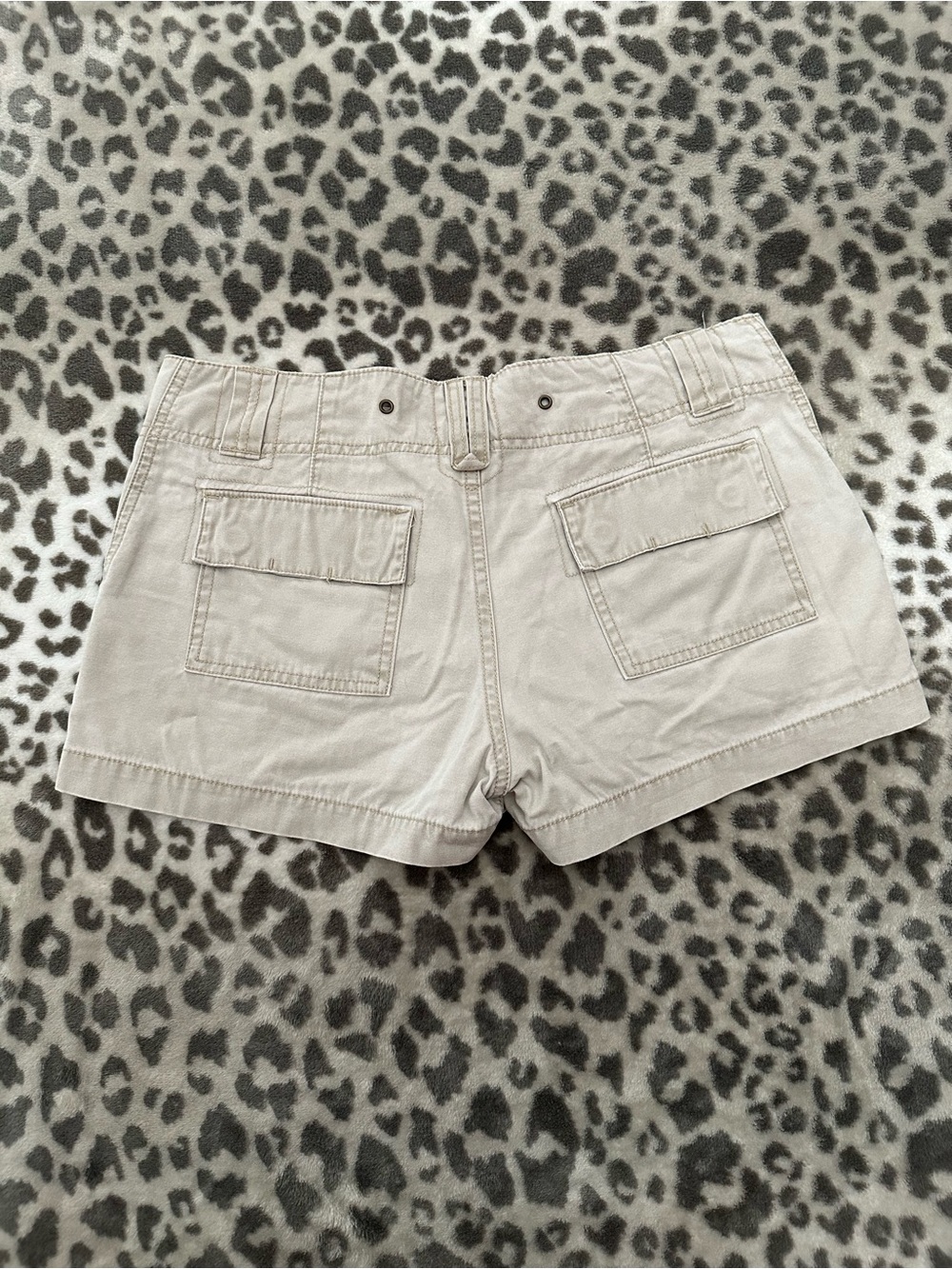Y2K Mossimo Low Rise Flap Pocket Khaki Shorts in Light Tan Size 5 Juniors - Picture 9 of 16